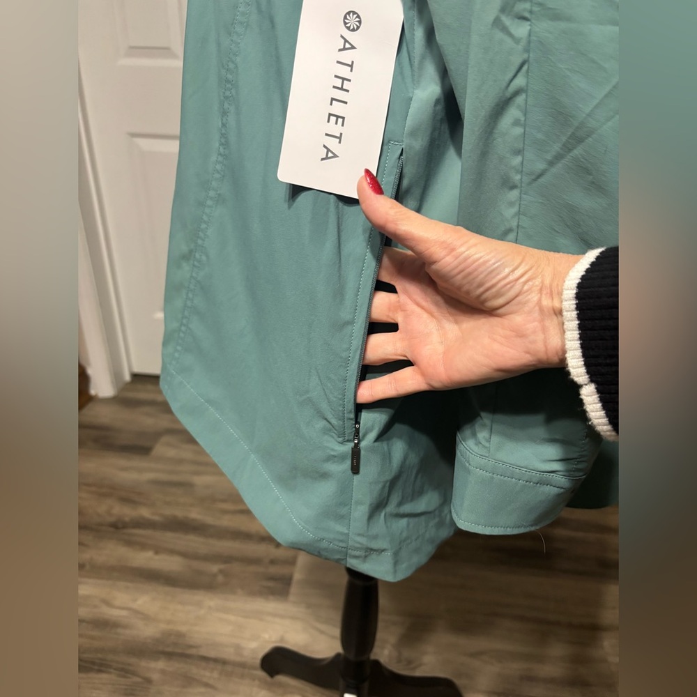 NWT Athleta Advantage Poplin Top - Picture 9 of 11